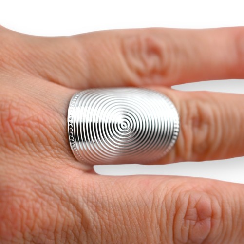 Bague acier argentée ovale illusion