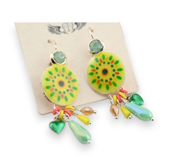 Boucle d'oreille pendante vert anis