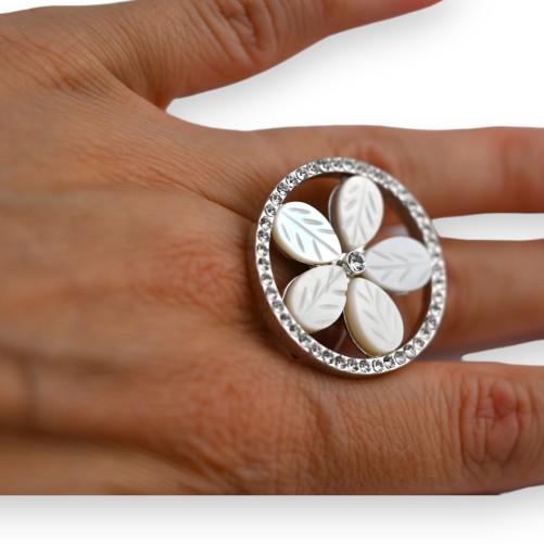 Bague fantaisie argentée rond fleurs blanches