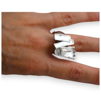 Bague fantaisie design nacre blanc