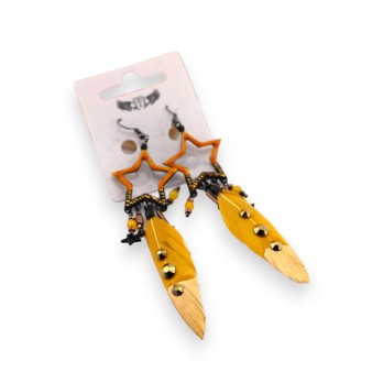 Boucle d'oreille fantaisie pendante plume moutarde