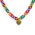 Collier fantaisie chaine plastique multicolore coeur doré