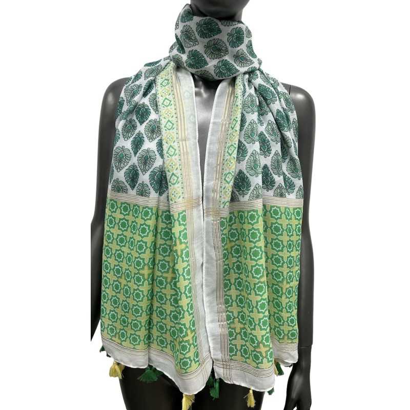 Foulard motif ethnique nuance vert