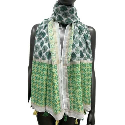 Foulard motif ethnique nuance vert