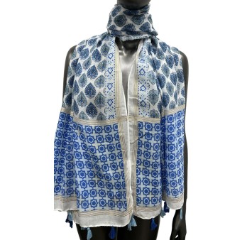 Foulard motif ethnique nuance bleu