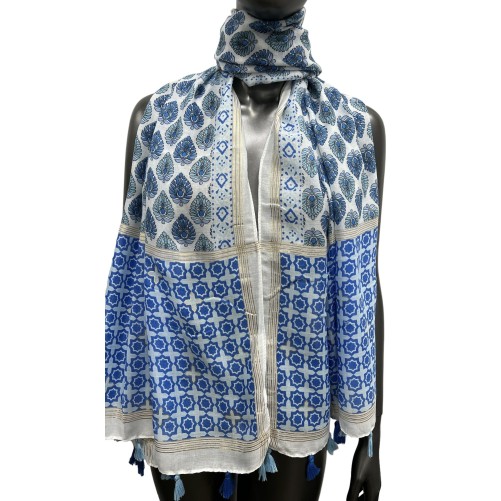 Foulard motif ethnique nuance bleu