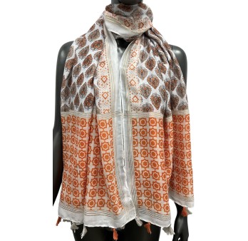 Foulard motif ethnique nuance orange