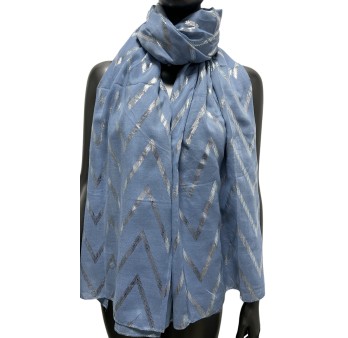 Foulard fluide bleu jeans orné de touche argentée