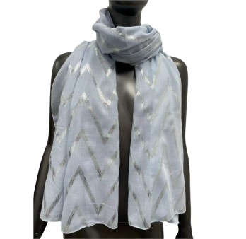 Foulard fluide bleu ciel orné de touche argentée