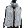 Foulard fluide bleu ciel orné de touche argentée