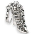 Porte-clés argenté chaussure à talon fleurs et strass