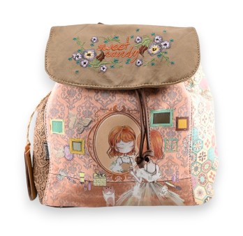 Sac à dos sweet candy petite fille dans sa chambre