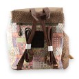 Sac à dos sweet candy petite fille dans sa chambre