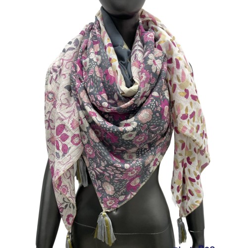 Foulard carré patchwork imprimé plumes et fleurs gris et rose