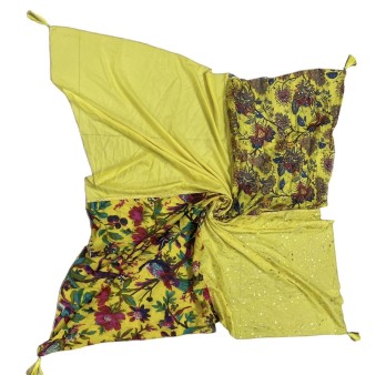 Foulard patchwork fleurs et étoiles jaune vif