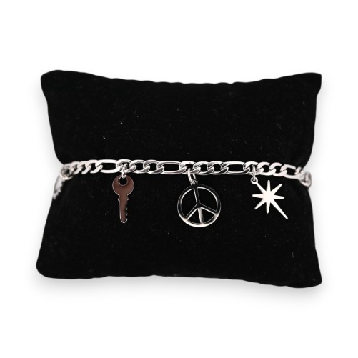 Bracelet acier argenté breloques diverses