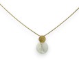 Collier acier doré médaillon coquillage nacré