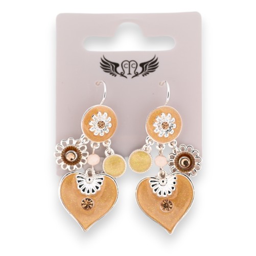 Boucles d'oreilles fantaisies argentées coeur et breloques beige