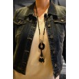 Collier sautoir noir médaillon résine breloques assorties