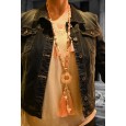 Collier sautoir fantaisie nuances rose médaillon rond pompons et breloques