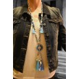 Collier sautoir fantaisie nuances bleu médaillon rond pompon et breloques