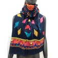 Foulard bleu marine imprimé plumes multicolores