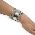 Bracelet manchette argenté graphisme courbes