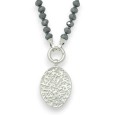 Collier fantaisie perles grises brillantes médaillon argenté brossé