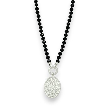 Collier fantaisie perles noires brillantes médaillon argenté brossé