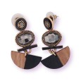 Petites boucles d'oreilles bois pierre et métal dorée