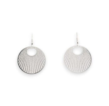 Boucle d'oreille ronde argentée dentelle métal