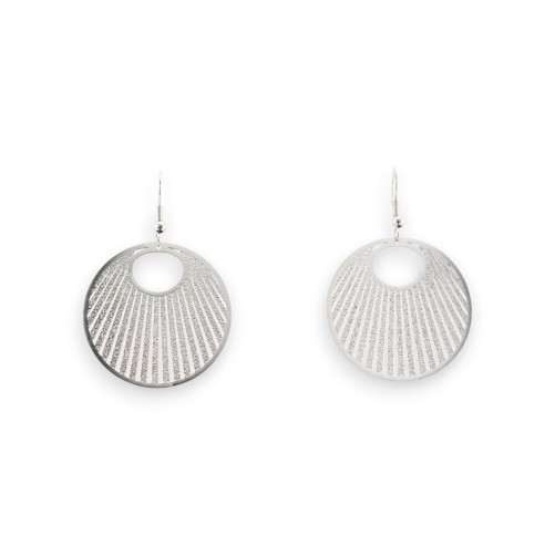 Boucle d'oreille ronde argentée dentelle métal