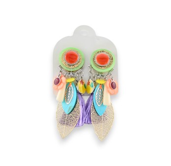 Boucles d'oreilles clip en métal multicolores avec plumes et perles de chez Ikita