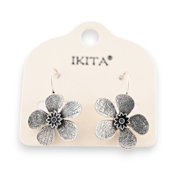 Boucles d'oreilles fleur argentée vieillie de chez Ikita
