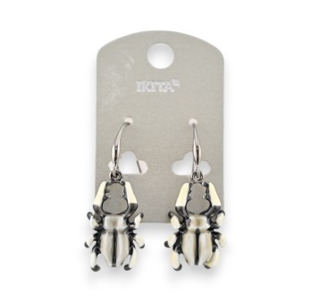 Boucles d'oreilles scarabée noir et blanc de chez Ikita