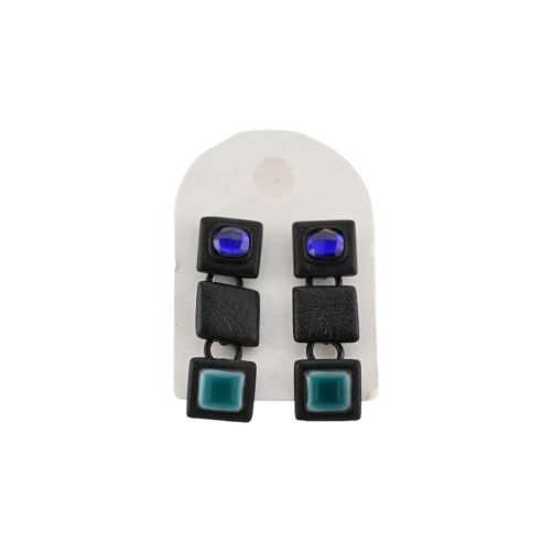 Boucles d'oreilles cubes bleu de chez Ikita