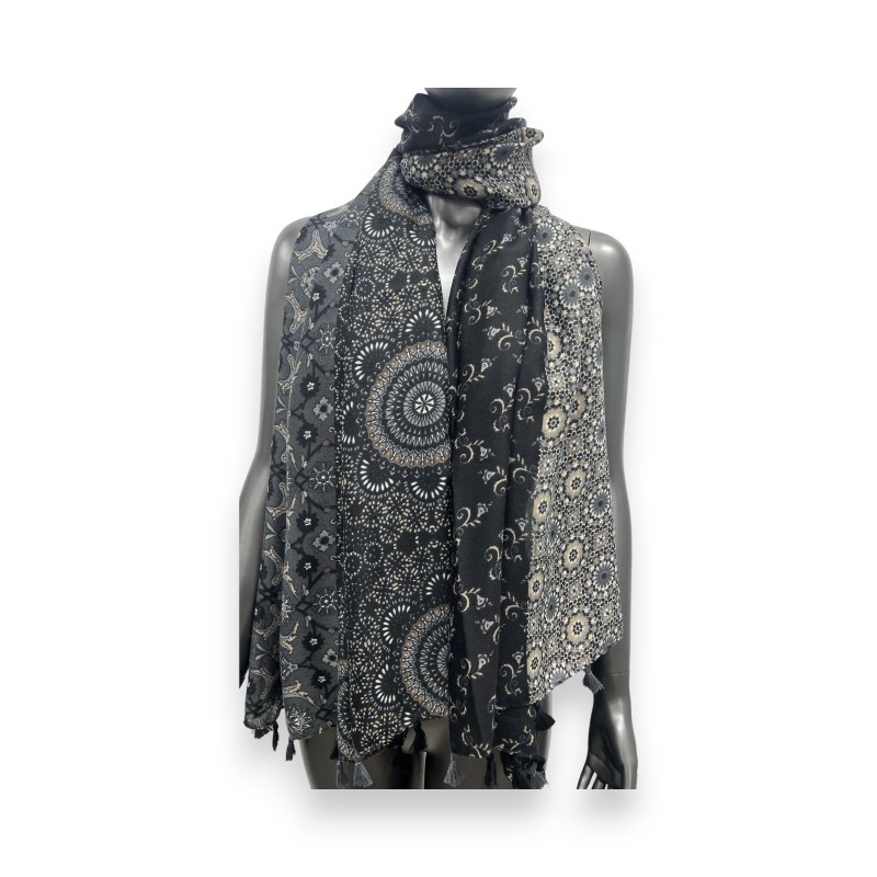 Foulard ethnique gris et noir