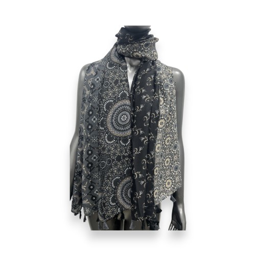Foulard ethnique gris et noir
