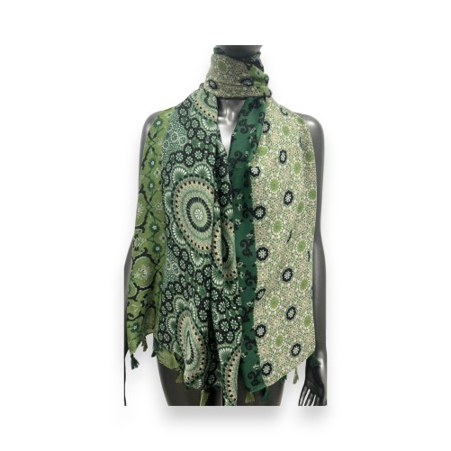 Foulard Ethnique Vert à Pompons