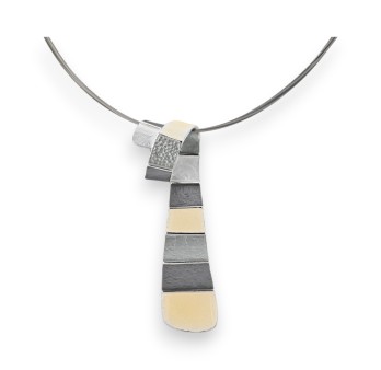 Collier pendentif géométrique gris beige Ikita