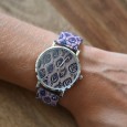 Montre Ernest imprimée feuilles bleues sur fond rose