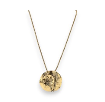 Collier médaillon géométrique relief doré vieilli de chez Ikita