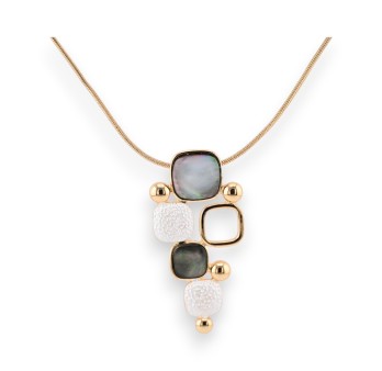 Collier médaillon géométrique design doré de chez Ikita
