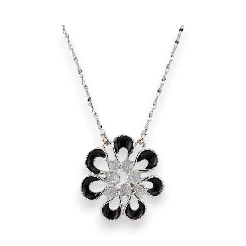 Collier Fleur Argenté et noire de chez Ikita