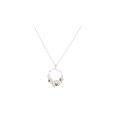 Collier médaillon ajouré argenté de chez Ikita