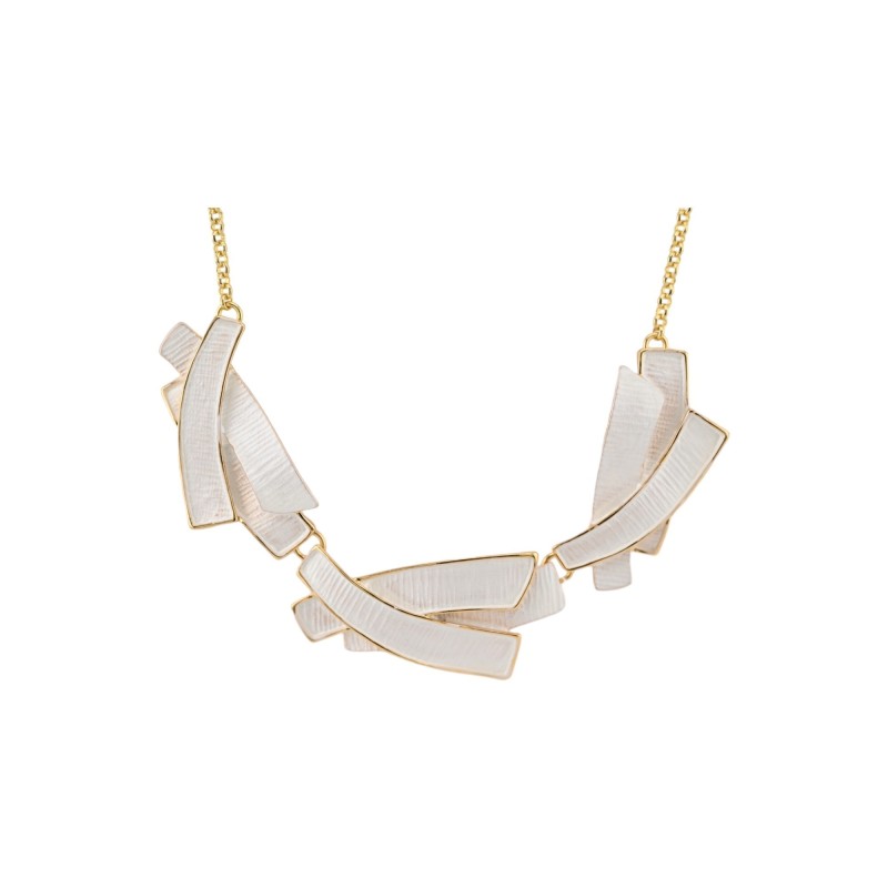 Collier fantaisie médaillon graphique blanc cassé de chez Ikita