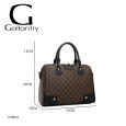 Sac à main rigide damier élégant