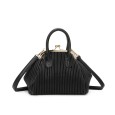 Sac à main vintage noir avec fermoir poussoir doré