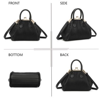 Sac à main vintage noir avec fermoir poussoir doré