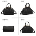 Sac à main vintage noir avec fermoir poussoir doré